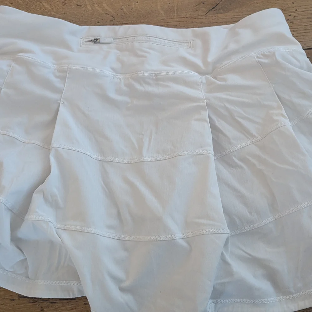 Set Of 2 Lululemon Size 8 Women's Skorts - Black and White - Picture 3 of 9